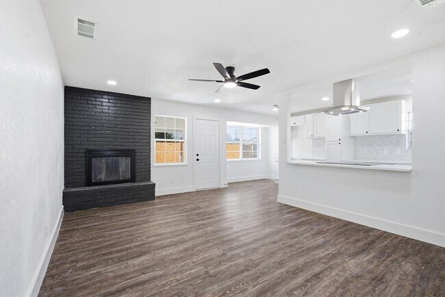 Building Photo - 1522 E 50th St