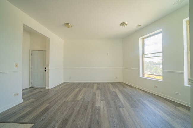 Building Photo - 317 S Homan Ave