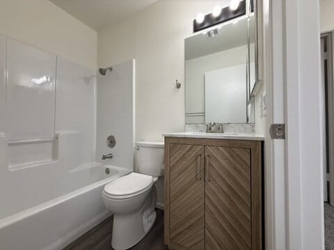 Building Photo - 3 bed 2 bath with garage $1,350 Rent