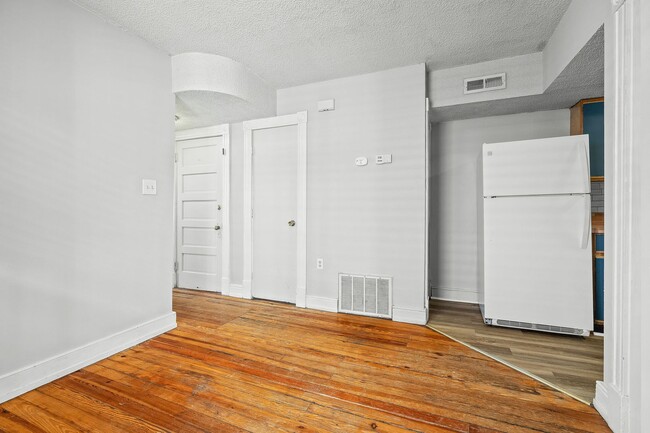 Building Photo - 2605 Parkwood Ave