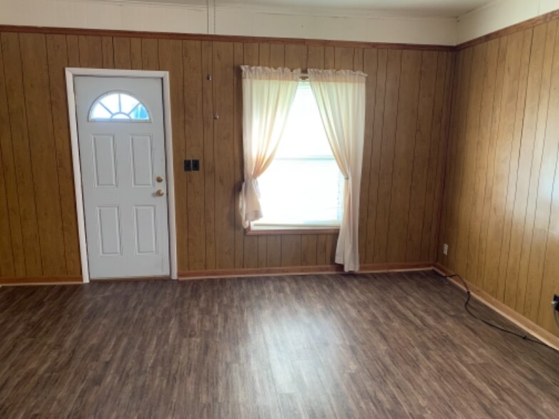 Building Photo - 2026 Chestnut Ave