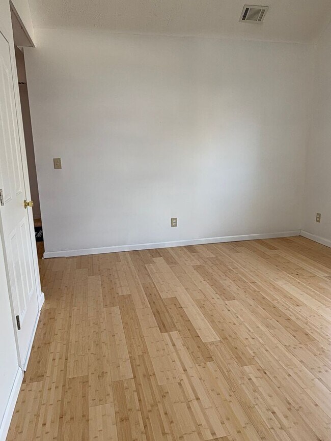 Building Photo - 1040 Sunny Field Ct NE