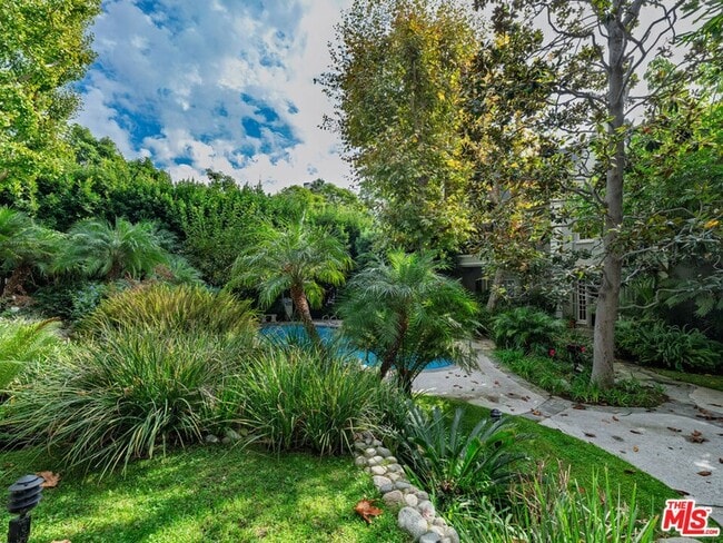 Building Photo - 1321 Hayworth Ave