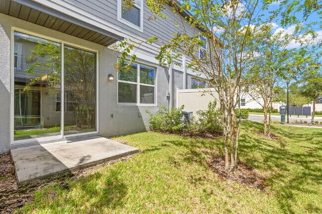 Building Photo - Town Home For Rent in Brandon with TONS OF UPGRADES!
