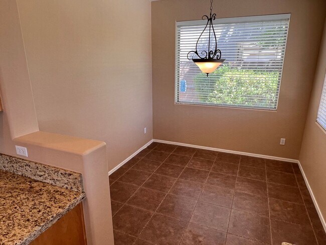 Building Photo - Beautiful Gilbert Home w/2 Master Bedrooms...