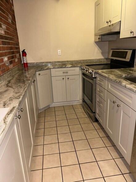 Building Photo - 95 Nahant St