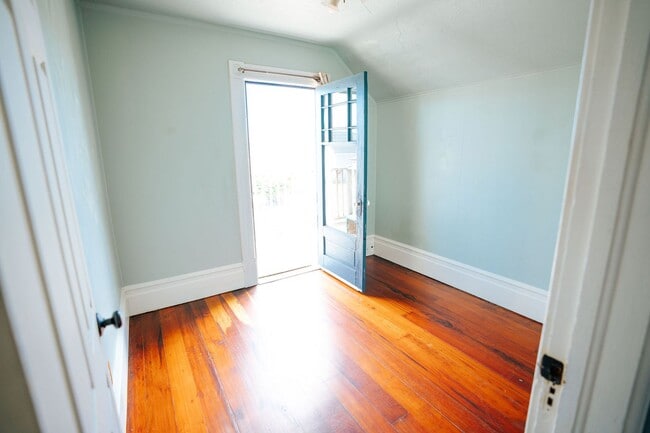 Building Photo - Charming 3-Bedroom Victorian Home in the H...