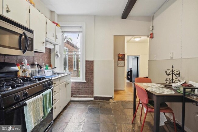 Building Photo - 3215 Hamilton St