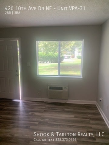 Building Photo - 420 10th Ave Dr NE