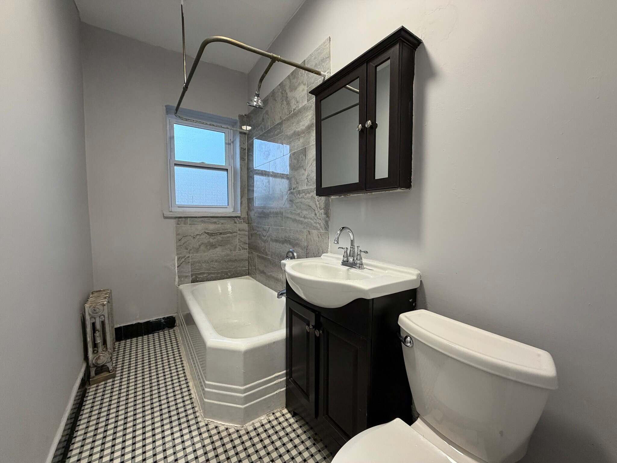 Building Photo - 6950 N Ashland Blvd