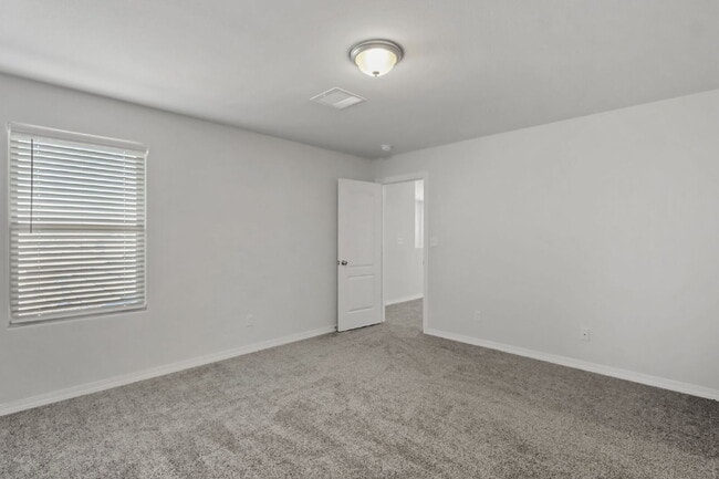 Building Photo - 4-Bed, 3.5-Bath Home in 79928