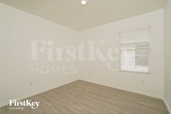 Building Photo - 2451 Lake Hls