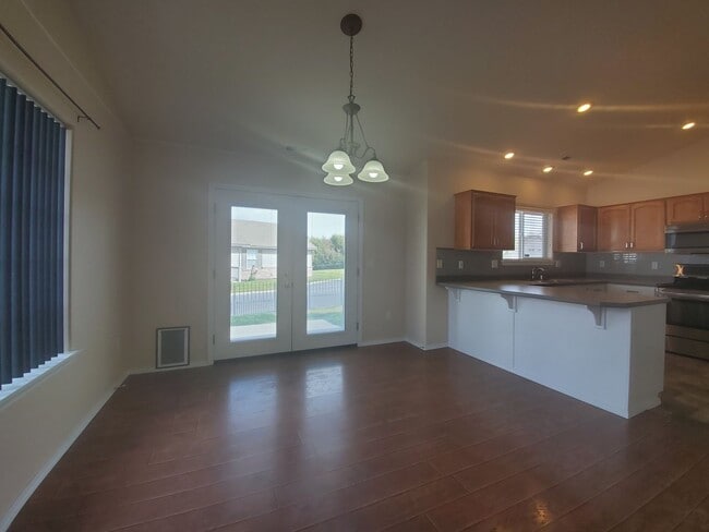 Building Photo - 2421 S Arthur Ct