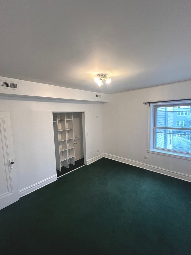 Building Photo - 4826 W Henderson St