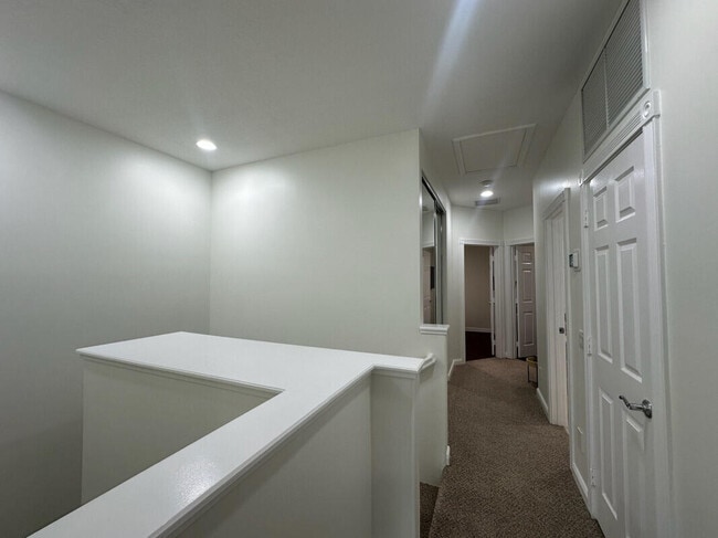 Building Photo - 3325 E Community Dr