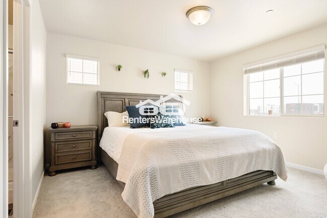Building Photo - 320 Marshall Mews