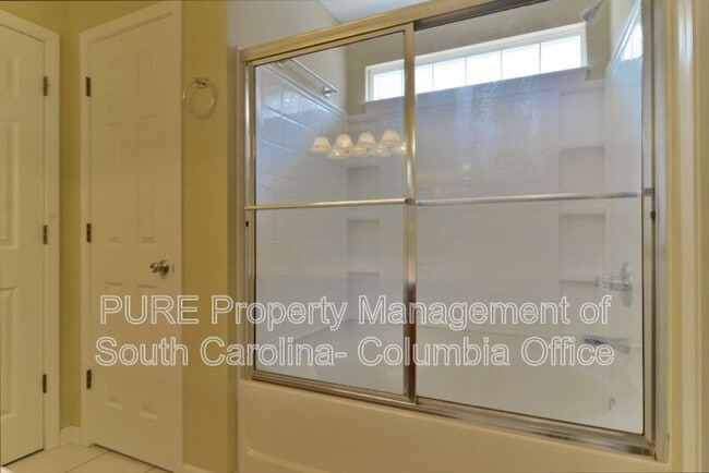 Building Photo - 228 Buffwood Dr