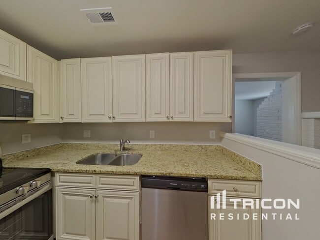 Building Photo - 8717 Timbercrest Cir