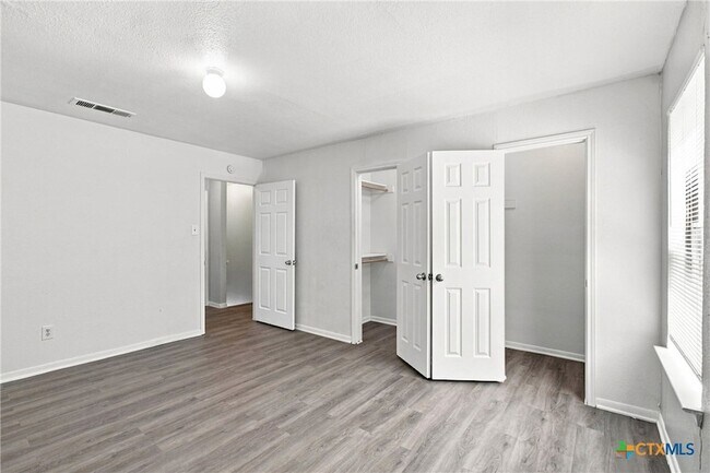 Building Photo - 3410 Victoria Cir