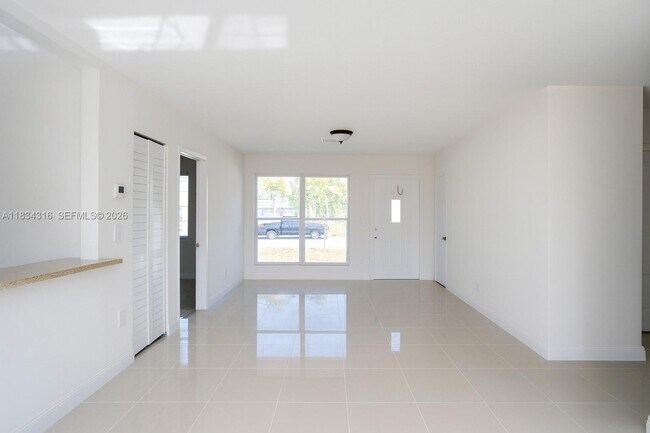 Building Photo - 3110 SW 33rd Ave