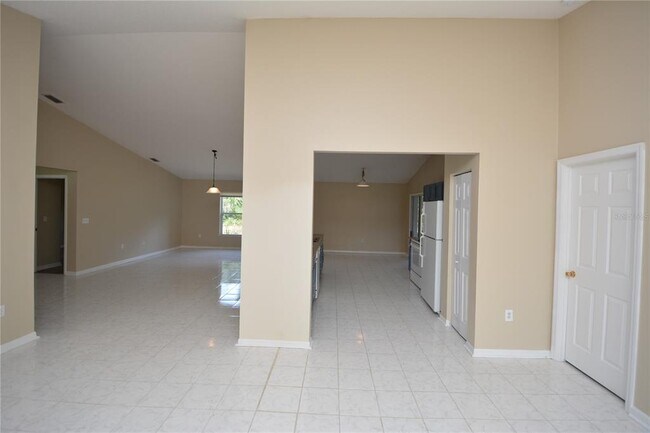 Building Photo - 12 Pine Brook Dr