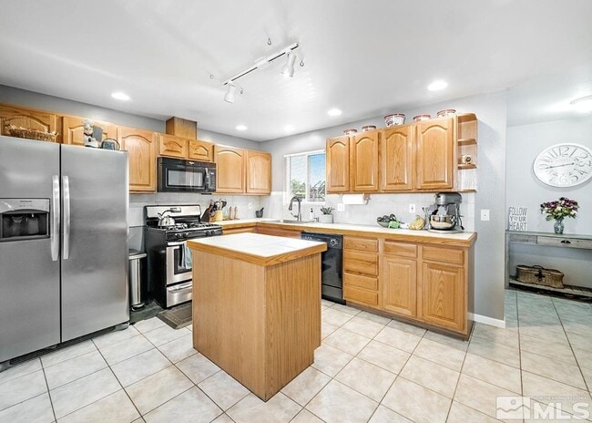 Building Photo - Immaculate Sparks Beauty