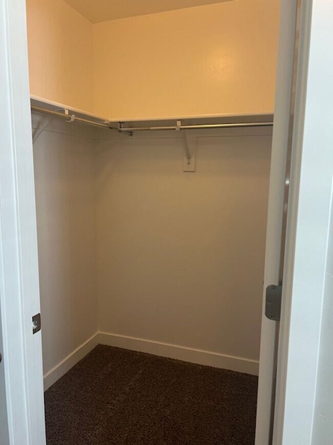 Building Photo - 505 Fox Chase Dr