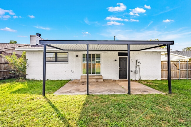 Building Photo - 140 SW 69th St