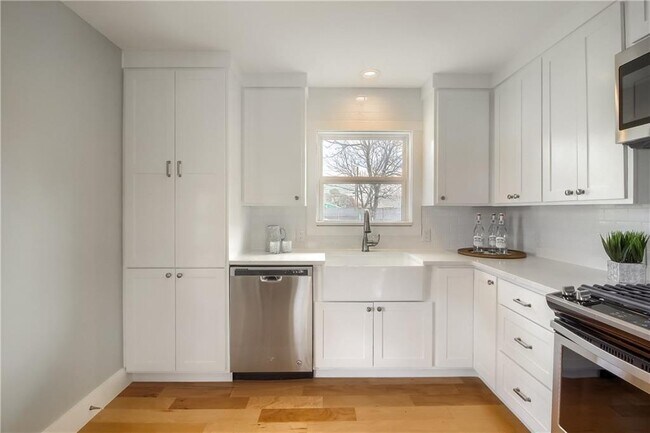 Building Photo - 1805 Rhodes Rd