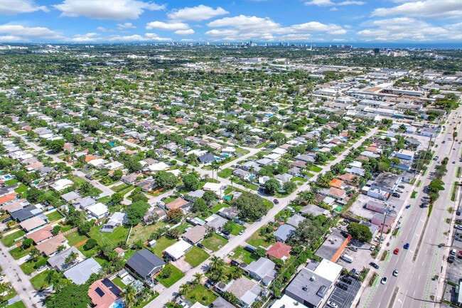 Building Photo - 261 NE 45th St