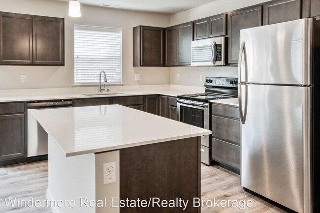 Building Photo - 4 br, 2.5 bath House - 8419 63rd St NE