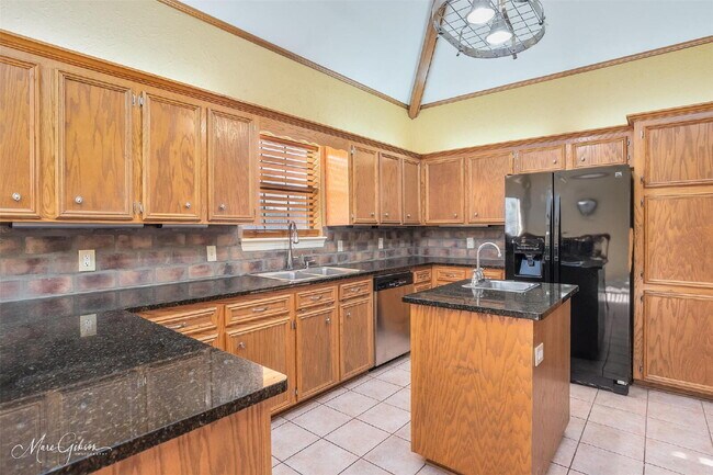 Building Photo - "Elegant 4-Bedroom Home in Bossier City with Granite Countertops & Cozy Fireplace!"