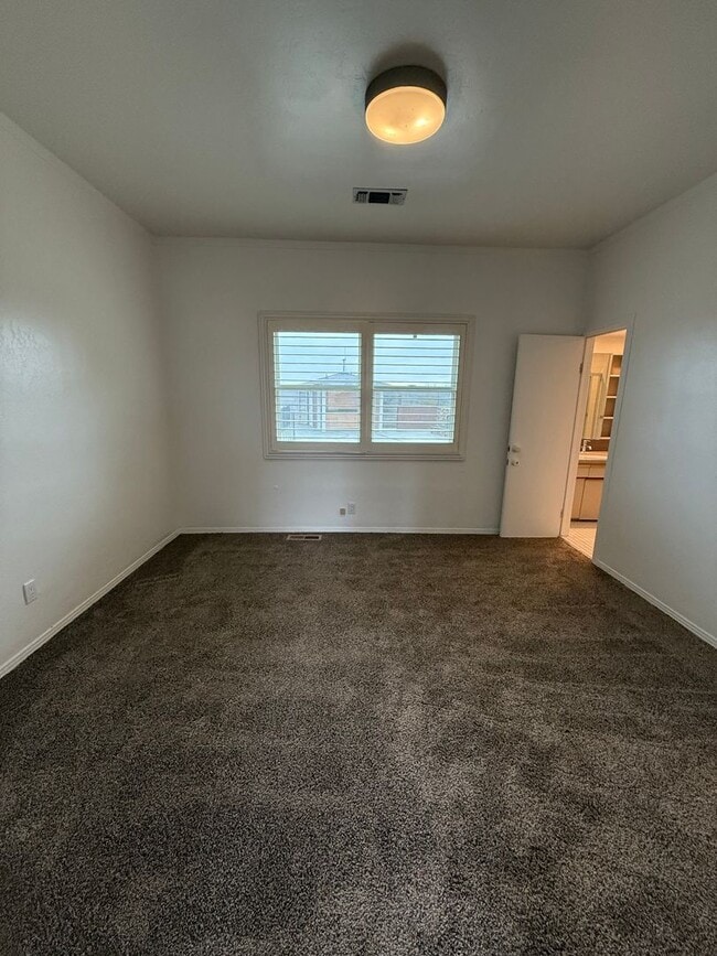 Building Photo - Lovely Country Charm with Swimming Pool