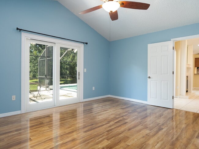 Building Photo - Enjoy Florida living in this spacious 3BR/...