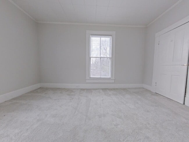 Building Photo - 304 Oakwood St