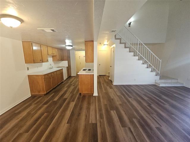 Building Photo - 2109 Fleur De Lis Ct