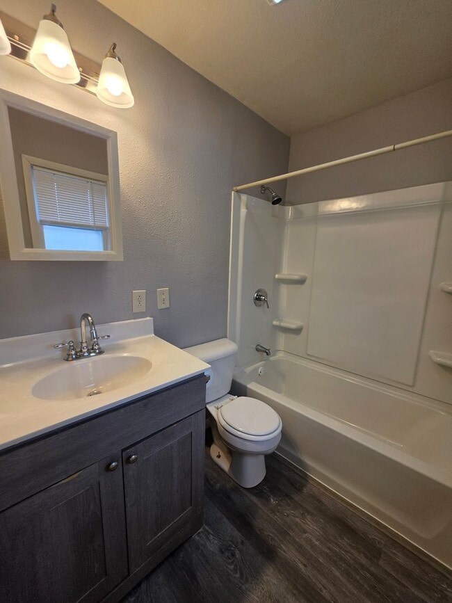 Building Photo - 1353 W Grand Ave