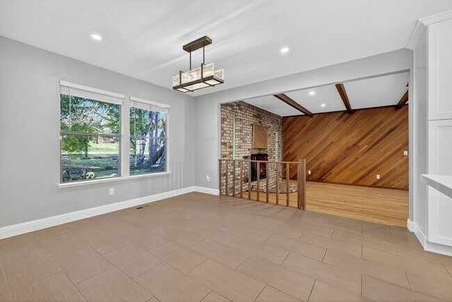 Building Photo - Charming 3-Bed / 2-Bath Retreat on Over an Acre in Sebastopol