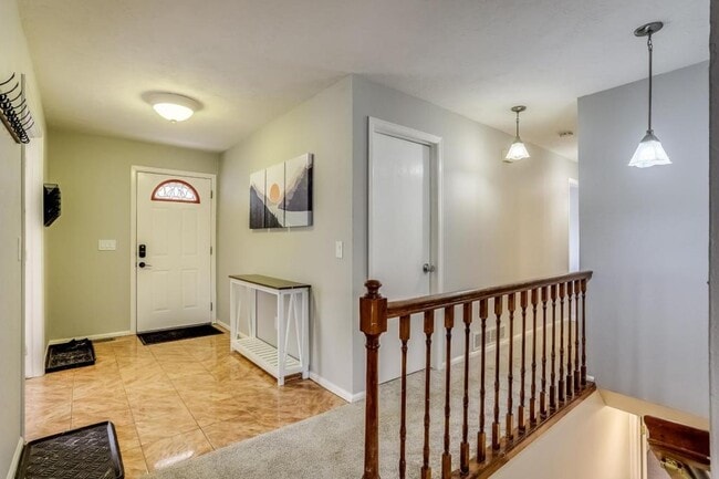 Building Photo - 3149 Oak Cir N