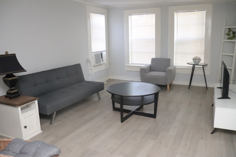 Building Photo - 2026 N Ross Ave