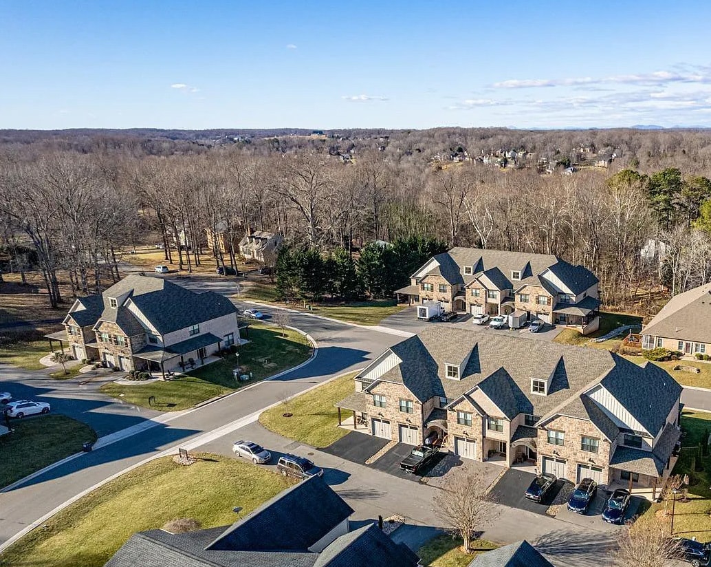 Aerial Overview of Neighborhood - 1045 Presidents Ln