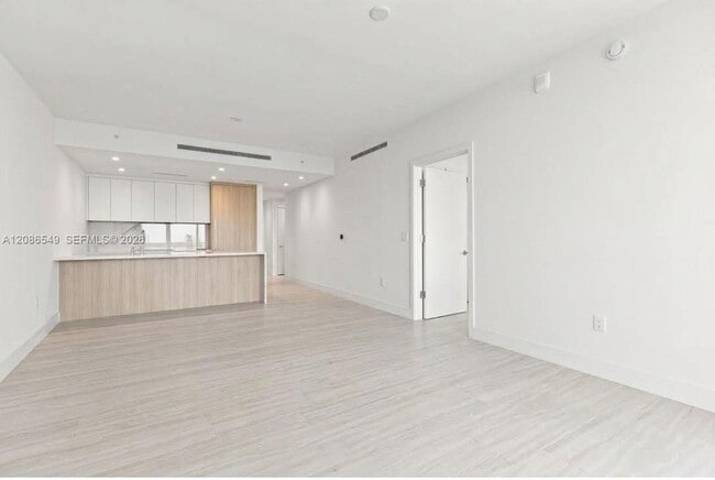 Building Photo - 2411 Laguna Cir