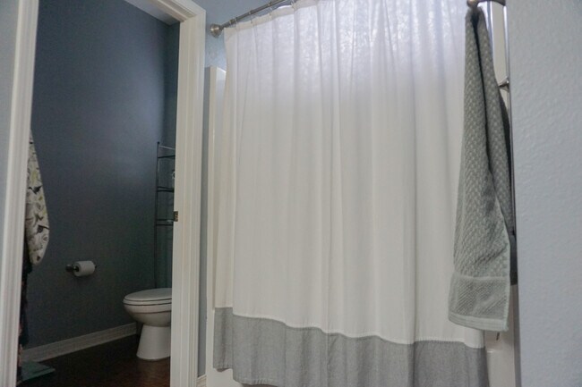 Building Photo - 212 Ladue Ave