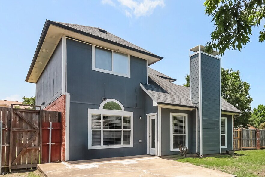 Building Photo - 5360 Waterford Dr