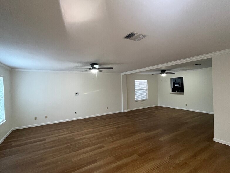 Building Photo - 21114 Sierra Cres