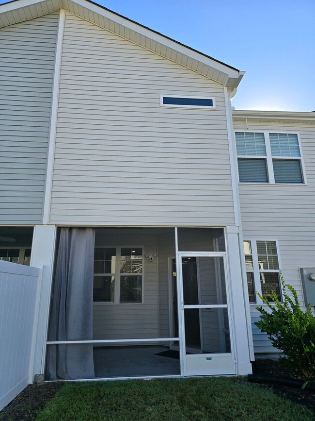 Building Photo - Modern 3-Bedroom Townhome in Copley Farms,...