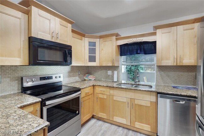 Building Photo - 1324 SW 1st Ave