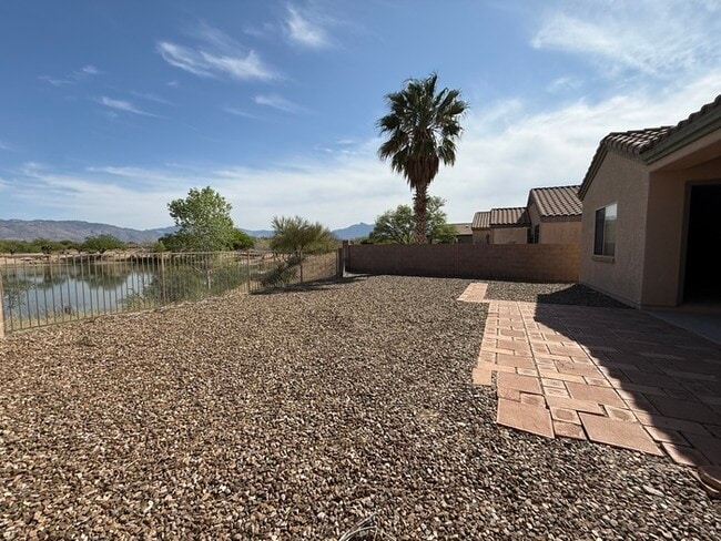 Building Photo - House For Rent