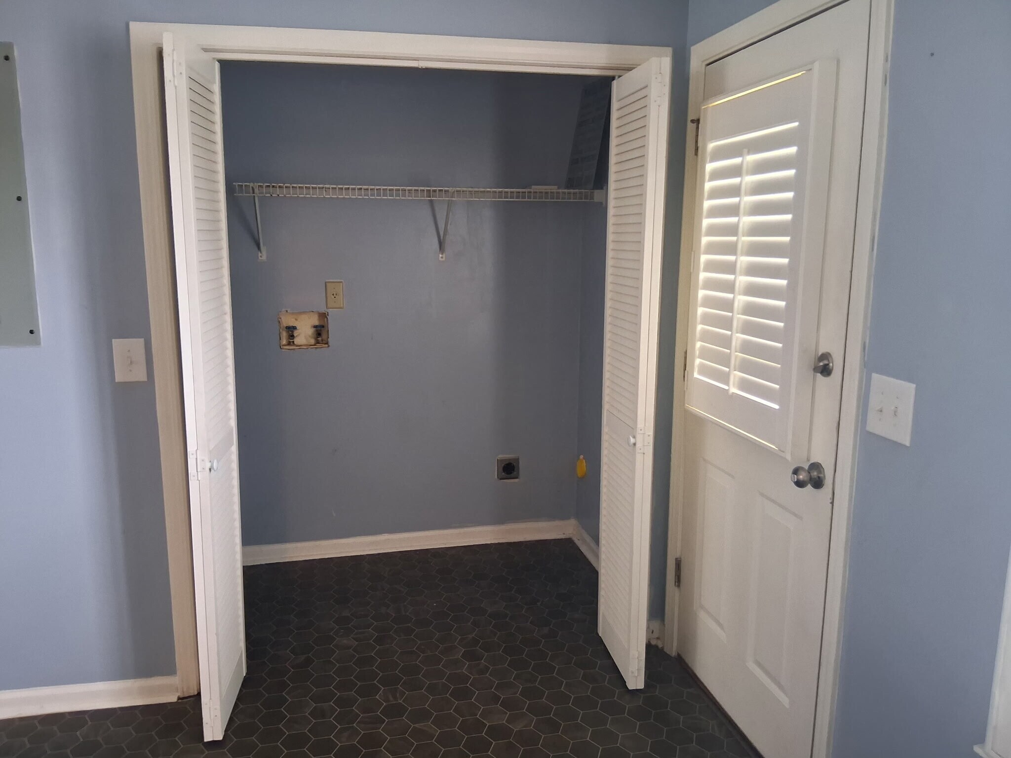 Building Photo - 606 Independence Ct
