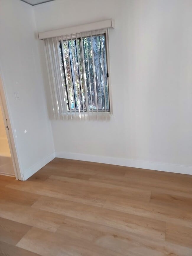 Building Photo - 2564 E. BROADWAY-